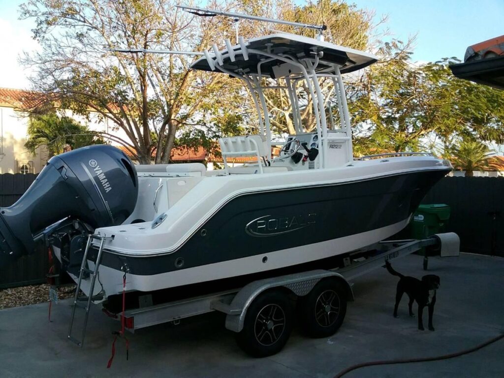 21 ft 2017 Robalo R222 Center Console