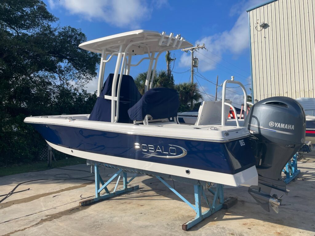 22 ft 2020 Robalo 226 Cayman