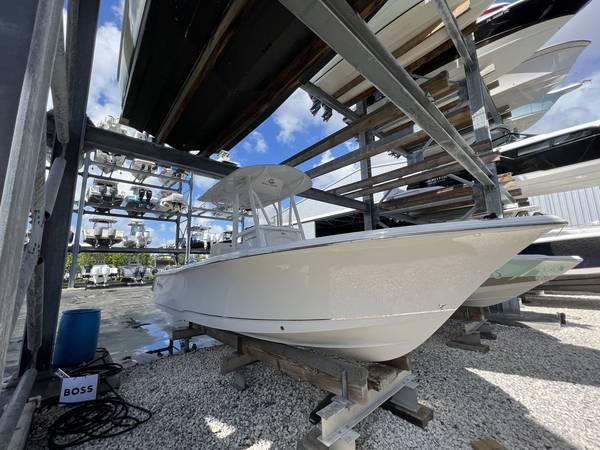 22 ft 2022 Sea Hunt Ultra 229