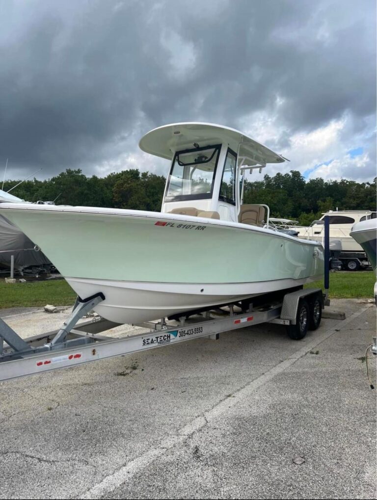23 ft 2018 Sea Hunt 235