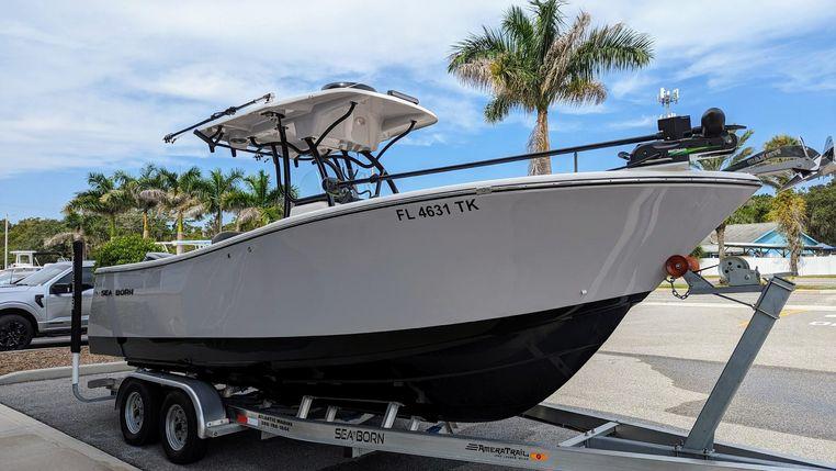 23 ft 2023 Sea Born SX239 Offshore