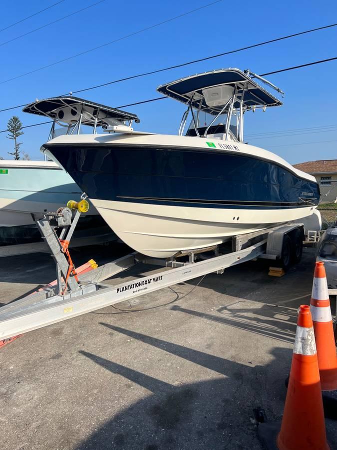 24 ft 2005 Hydra-Sports 2400 CC Vector