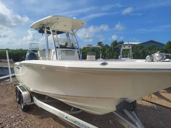 24 ft 2023 Key West 244 Center Console