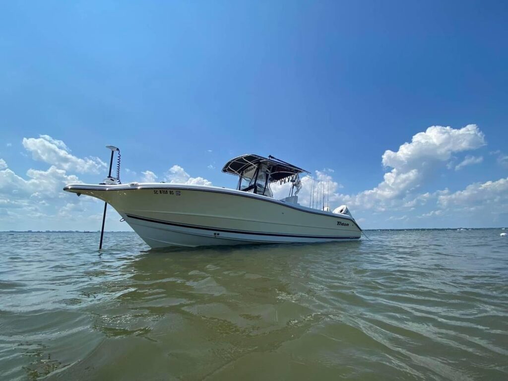 26 ft 2005 Triton 2690 CC