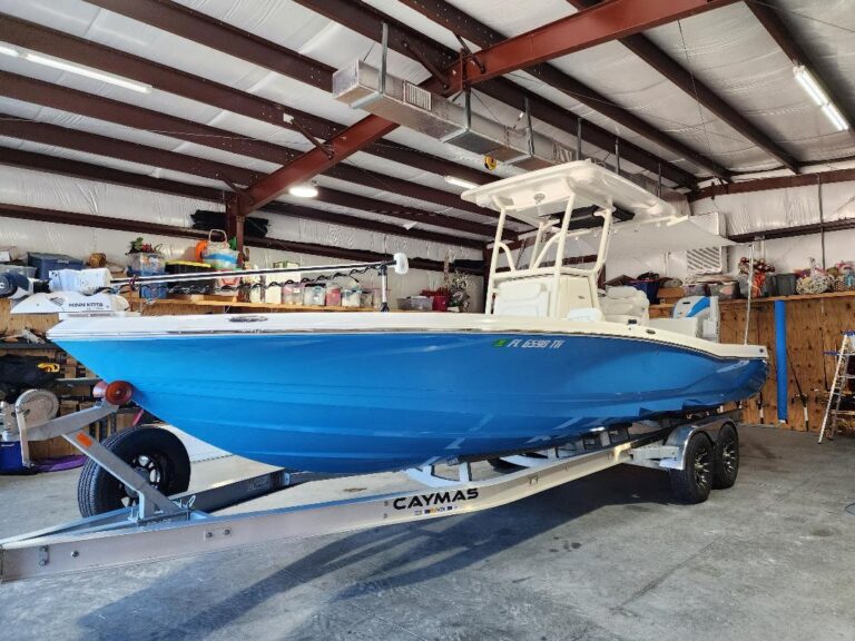 27 ft 2021 Caymas 28 HB