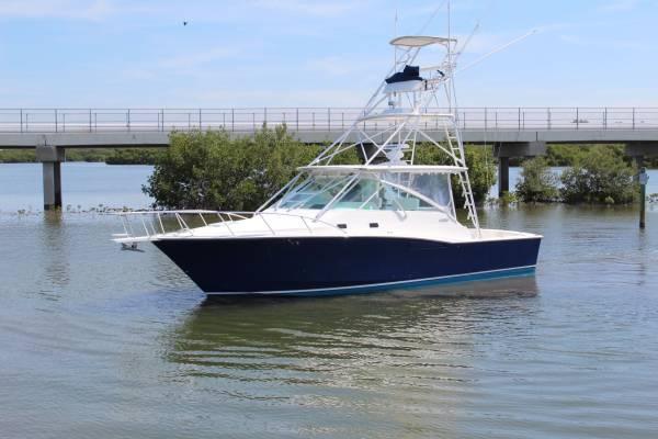 35 ft 2002 Cabo 35 Express