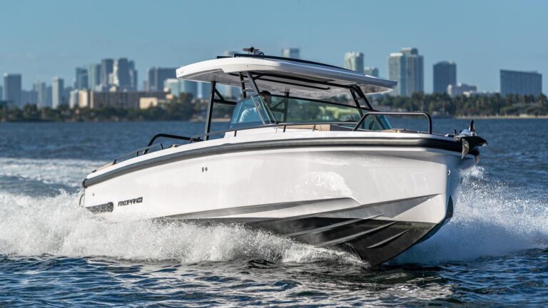 37 ft 2023 Axopar 37 Sun-Top