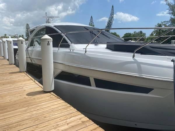 50 ft 2020 Cruisers Yachts 50 Cantius