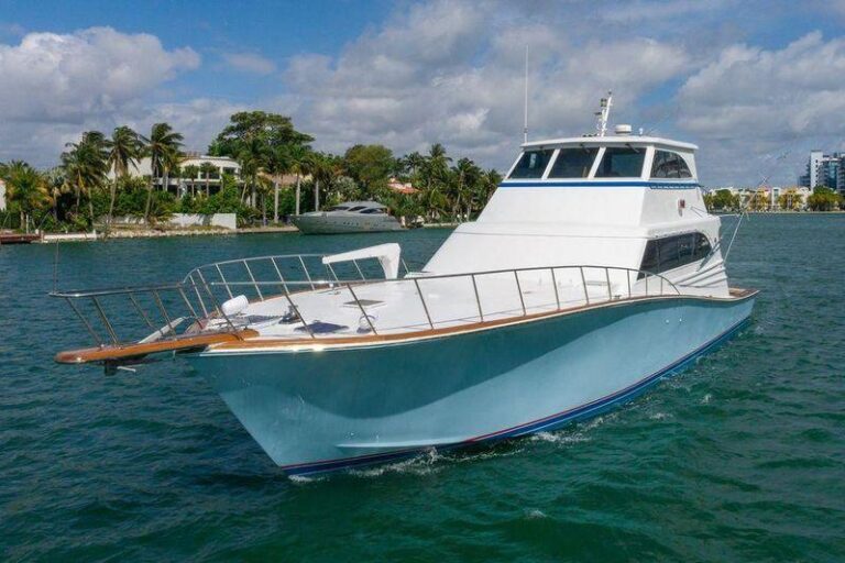 70 ft 1992 Huckins 70 Convertible