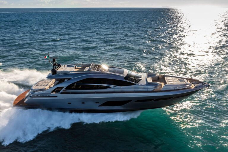 83 ft 2023 Pershing 8X