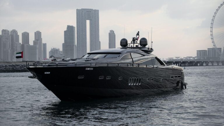 95 ft 2004 Sunseeker Predator 95